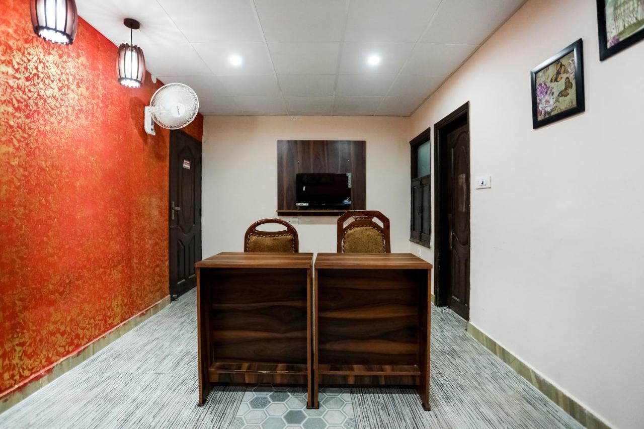 Oyo 72993 Hotel The Gold Faridabad Bagian luar foto