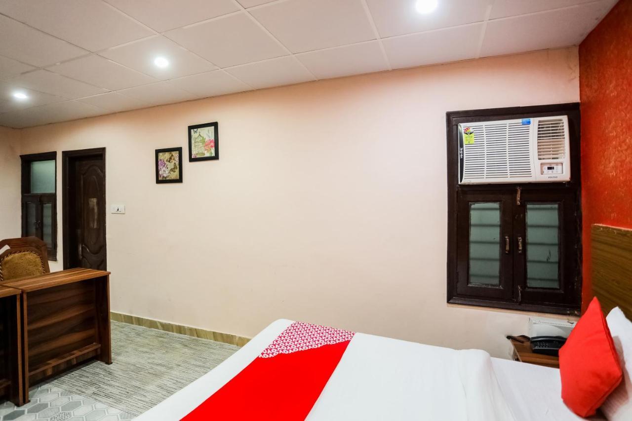 Oyo 72993 Hotel The Gold Faridabad Bagian luar foto